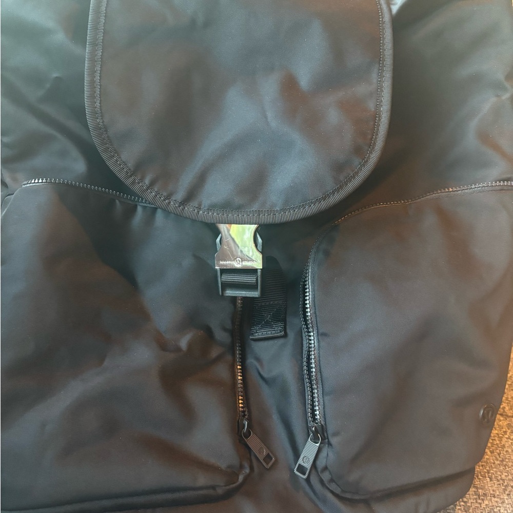 LULULEMON EUC BLACK NYLON BACKPACK….GREAT FOR TRAVELING